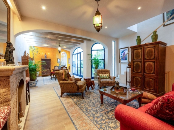 Casa Leonora
